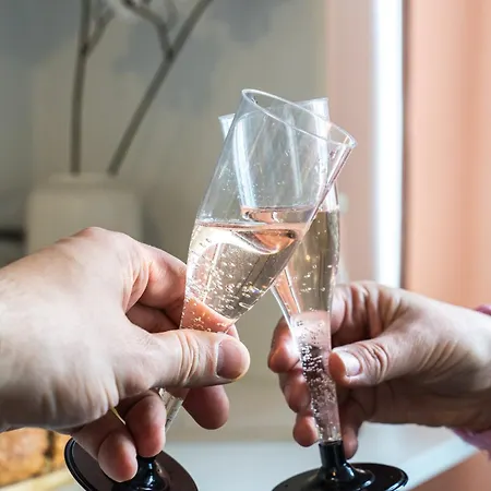 Koigi Mugavustega Soodne Stuudiokorter Appartement *